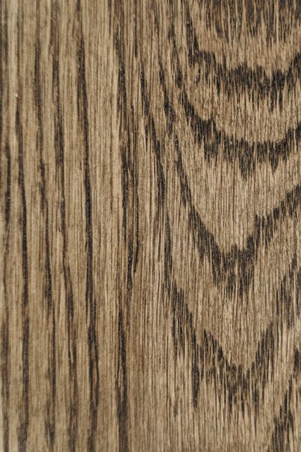 Detail dubového dřeva a přírodní struktury nábytku